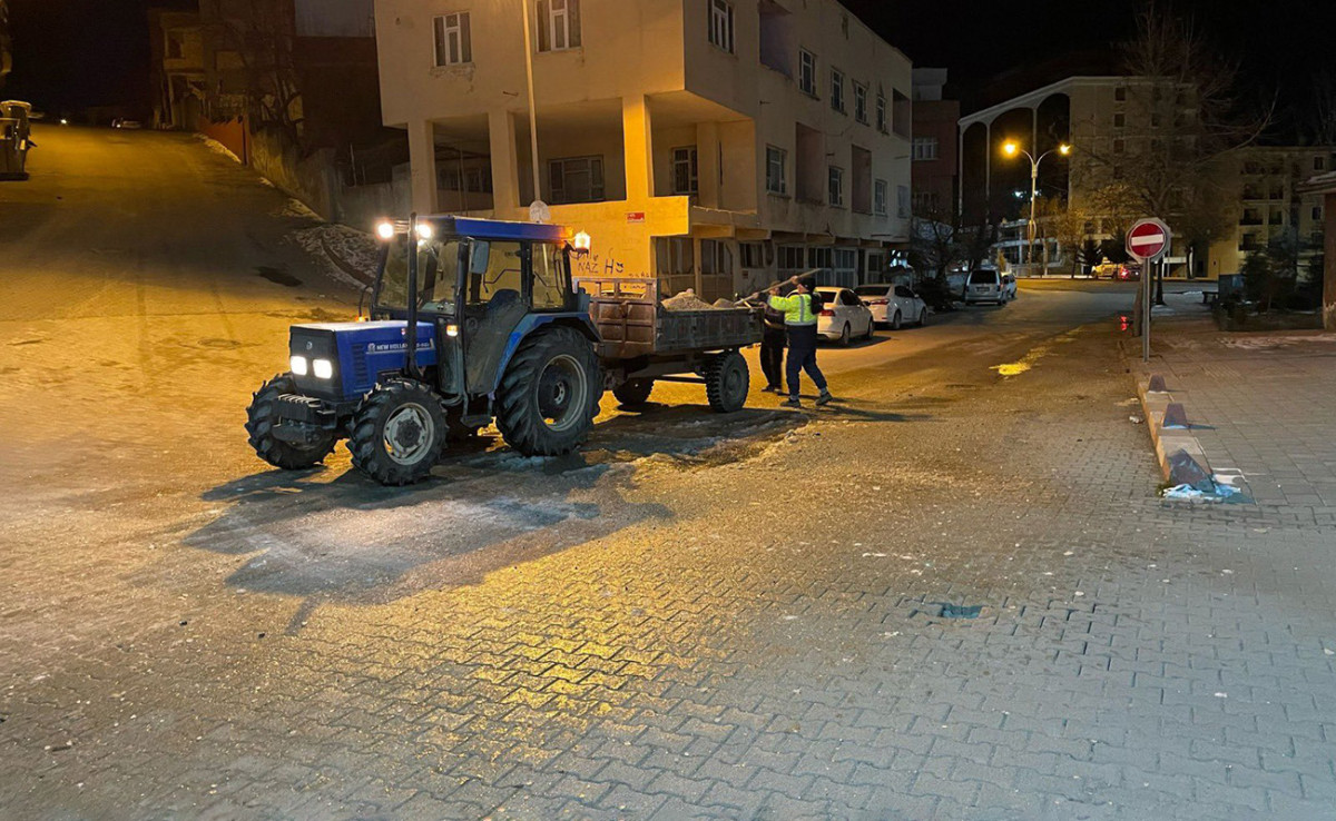 Siirt’te Yollar Buz Pisti Gibi!