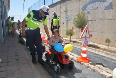 Silopi'de öğrencilere trafik eğitimi verildi