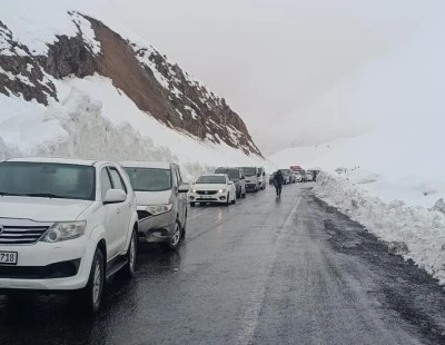 Şırnak-Hakkari kara yoluna &ccedil;ığ d&uuml;şt&uuml;