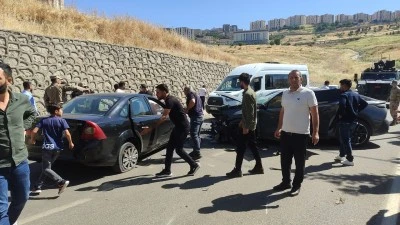 Şırnak'ta 2 otomobilin &ccedil;arpıştığı kazada 1 kişi &ouml;ld&uuml;, 3 kişi yaralandı