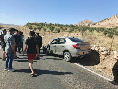 Şırnak'ta 2 otomobilin çarpıştığı kazada sürücüler yaralandı