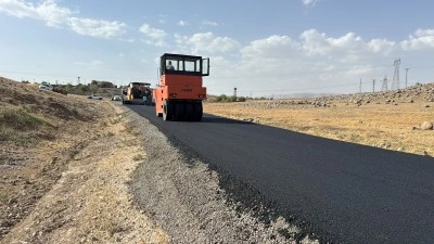 Şırnak'ta atıl araziler tarıma kazandırılıyor, toplanan taşlarla köy yolları asfaltlanıyor