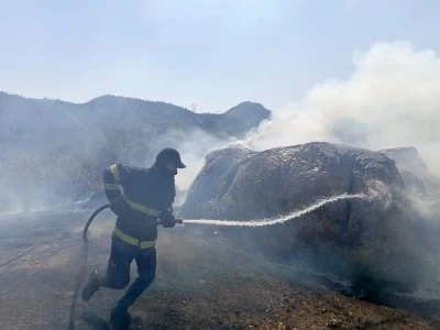 Şırnak'ta çıkan yangında ahır ve samanlıkta hasar oluştu