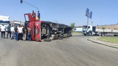 Şırnak'ta devrilen tırın sürücüsü yaralandı