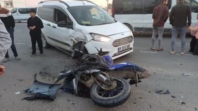 Şırnak'ta hafif ticari araçla çarpışan motosikletteki 2 kişi yaralandı