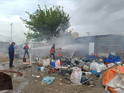 Şırnak'ta hurda toplama merkezinde çıkan yangın söndürüldü