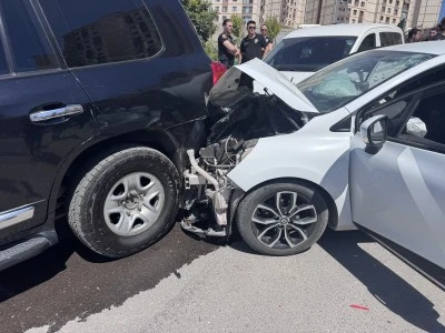 Şırnak'ta iki otomobilin çarpıştığı kazada 3 kişi yaralandı