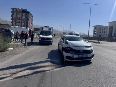 Şırnak'ta Kültür ve Turizm İl Müdürü Celal Baz ile 5 kişi trafik kazasında yaralandı