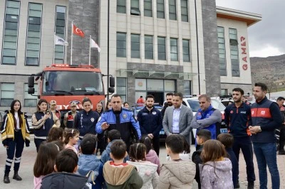 Şırnak'ta minik &ouml;ğrenciler 112 Acil &Ccedil;ağrı Merkezini ziyaret etti