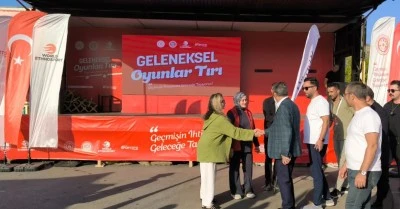 Şırnak'ta &quot;Geleneksel Oyunlar Tırı&quot; çocuklarla buluştu
