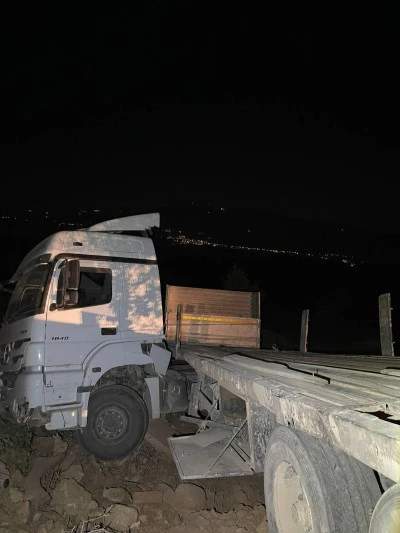 Şırnak'ta şarampole yuvarlanan tırın sürücüsü öldü