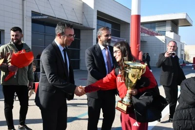 Şırnak'ta sporculara çiçekli karşılama