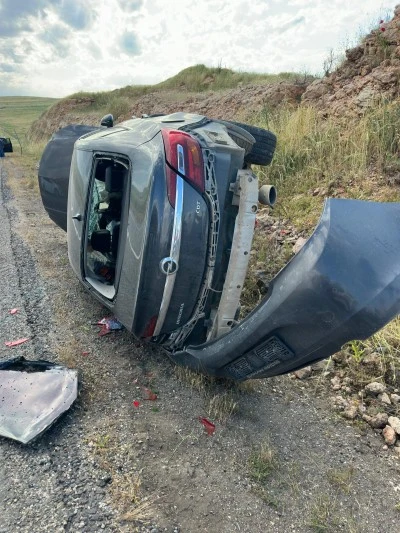 Şırnak'ta SUV tipi ara&ccedil; ile otomobilin &ccedil;arpıştığı kazada 2 kişi yaralandı