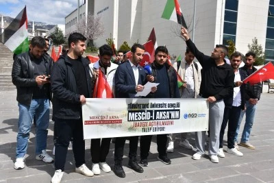 Şırnak'ta &uuml;niversite &ouml;ğrencileri İsrail'in Mescid-i Aksa'yı ibadete kapatmasını protesto etti
