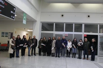 Şırnak'ta yeni g&ouml;reve başlayacak &ouml;ğretmenler &ccedil;i&ccedil;eklerle karşılandı