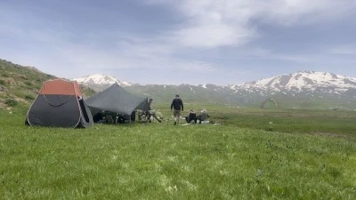 Şırnak'taki Faraşin Yaylası doğayla i&ccedil; i&ccedil;e vakit ge&ccedil;irmek isteyenleri ağırlıyor