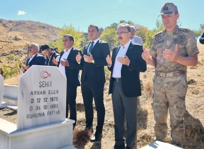 Şirvan&rsquo;da 1993 yılında katledilen 37 sivil vatandaş dualarla anıldı