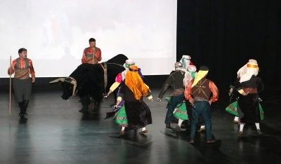 SMA hastası iki çocuk için dans topluluğu gösteri yaptı