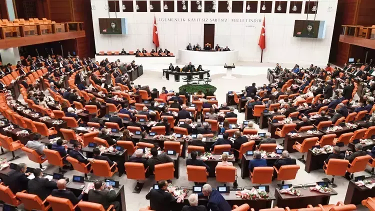 SSK ve Bağ‑Kur Emeklilerine Müjde Geldi! SGK Uzmanı &quot;Hayırlı Olsun&quot; Diyerek Duyurdu