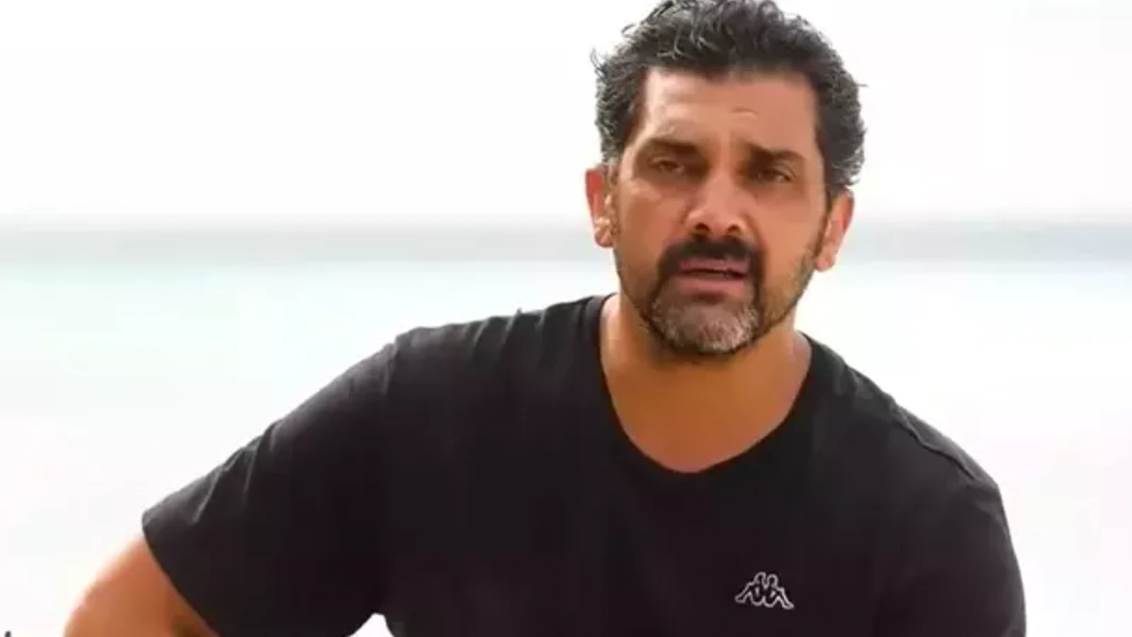 Survivor&rsquo;a Veda Eden Bayhan T&uuml;rkiye&rsquo;ye D&ouml;nd&uuml;! A Milli Takım İ&ccedil;in Yazdığı Marşı İlk Kez A&ccedil;ıkladı