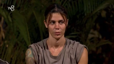 Survivor&rsquo;da Nefise G&ouml;zyaşlarına Boğuldu! Survivor Nefise&rsquo;nin Sevgilisinden Yeni Mektup!
