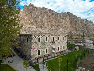 Tarih ve doğayla iç içe Horhor Cami, restorasyonun ardından cemaatiyle buluştu