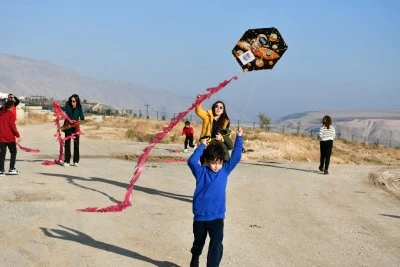 Tarihi Hasankeyf ilçesinde uçurtmalar hakları ihlal edilen çocuklar için uçuruldu