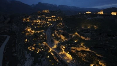 Tarihi Hasankeyf Kalesi ve Şaab Vadisi gece dronla g&ouml;r&uuml;nt&uuml;lendi