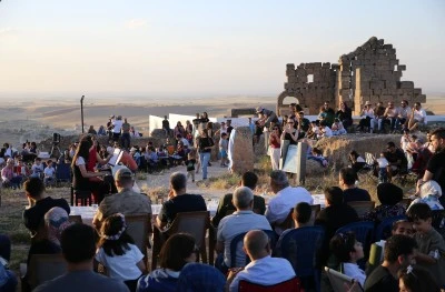 Tarihi Zerzevan Kalesi'nde &quot;Yıldızlar Altında Bilim ve Sanat&quot; etkinliği düzenlendi