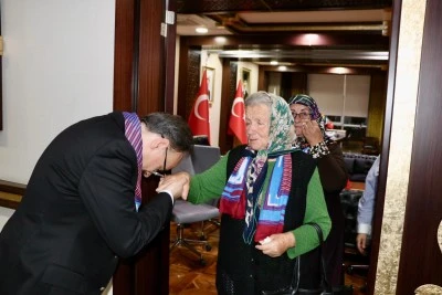 Trabzon’dan Gelen Şehit Aileleri Siirt Valisi Kızılkaya’yı Ziyaret Etti