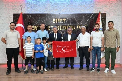 T&uuml;rkiye Gaziler ve Şehit Aileleri Vakfı Siirt Şubesinden İl Emniyet M&uuml;d&uuml;r&uuml; &Ouml;zdemir'e Hayırlı Olsun Ziyareti
