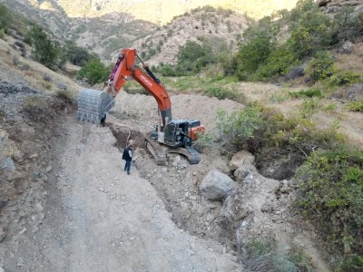 Uludere Belediyesi yol açma ve genişletme çalışması yürütüyor