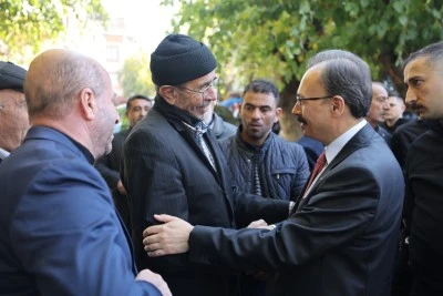 Vali Kızılkaya, Cuma Namazı Sonrası Esnafla Buluştu