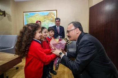 Vali Kızılkaya, İlkokul &Ouml;ğrencilerini Valilikte Ağırladı