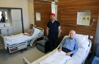 Van'da a&ccedil;ık kalp ameliyatında yeni d&ouml;nem! K&uuml;&ccedil;&uuml;k kesi y&ouml;ntemiyle hastalar daha hızlı iyileşiyor