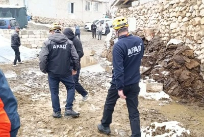 Van'da AFAD ekipleri depremin ardından incelemelerde bulundu