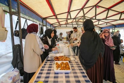 Van'da akademisyenler ve öğrenciler Gazze yararına kermes düzenledi
