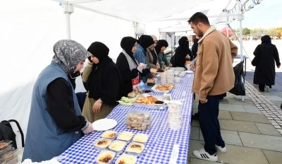 Van'da akademisyenler ve öğrenciler Gazze yararına kermes düzenledi