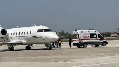 Van'da ambulans uçak 26 günlük bebek için havalandı