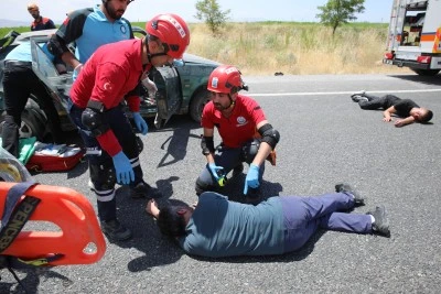 Van'da gerçeğini aratmayan trafik kazası tatbikatı