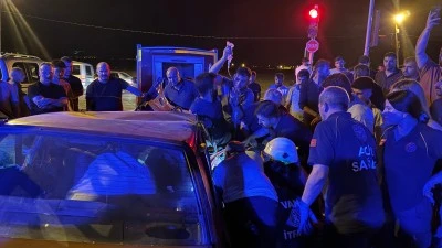 Van'da iki otomobilin &ccedil;arpıştığı kazada 8 kişi yaralandı