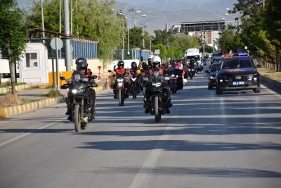 Van'da lösemi tedavisi gören çocuklar için gökyüzüne balonlar bırakıldı