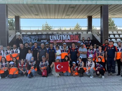 Van'da Marmara Depremi'nin 26. yılı dolayısıyla anma programı düzenlendi