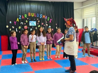 Van'da öğrenciler okur yazar buluşması etkinliğine katıldı