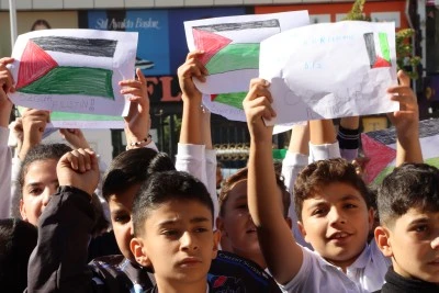 Van'da öğrencilerden Gazze'ye ve Küresel Sumud Filosu'na destek