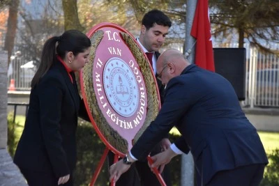 Van'da Öğretmenler Günü kutlandı