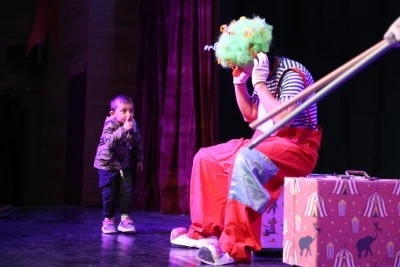 Van'da özel gereksinimli bireyler için tiyatro gösterisi düzenlendi