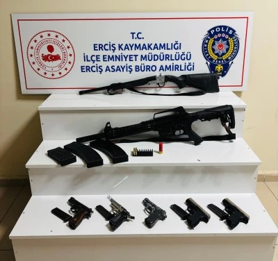 Van'da ruhsatsız silah ele geçirildi