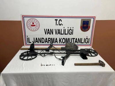 Van'da sikke, yüzük ve objeler ele geçirildi