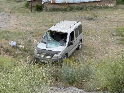 Van'da takla atan kamyonetin sürücüsü yaralandı